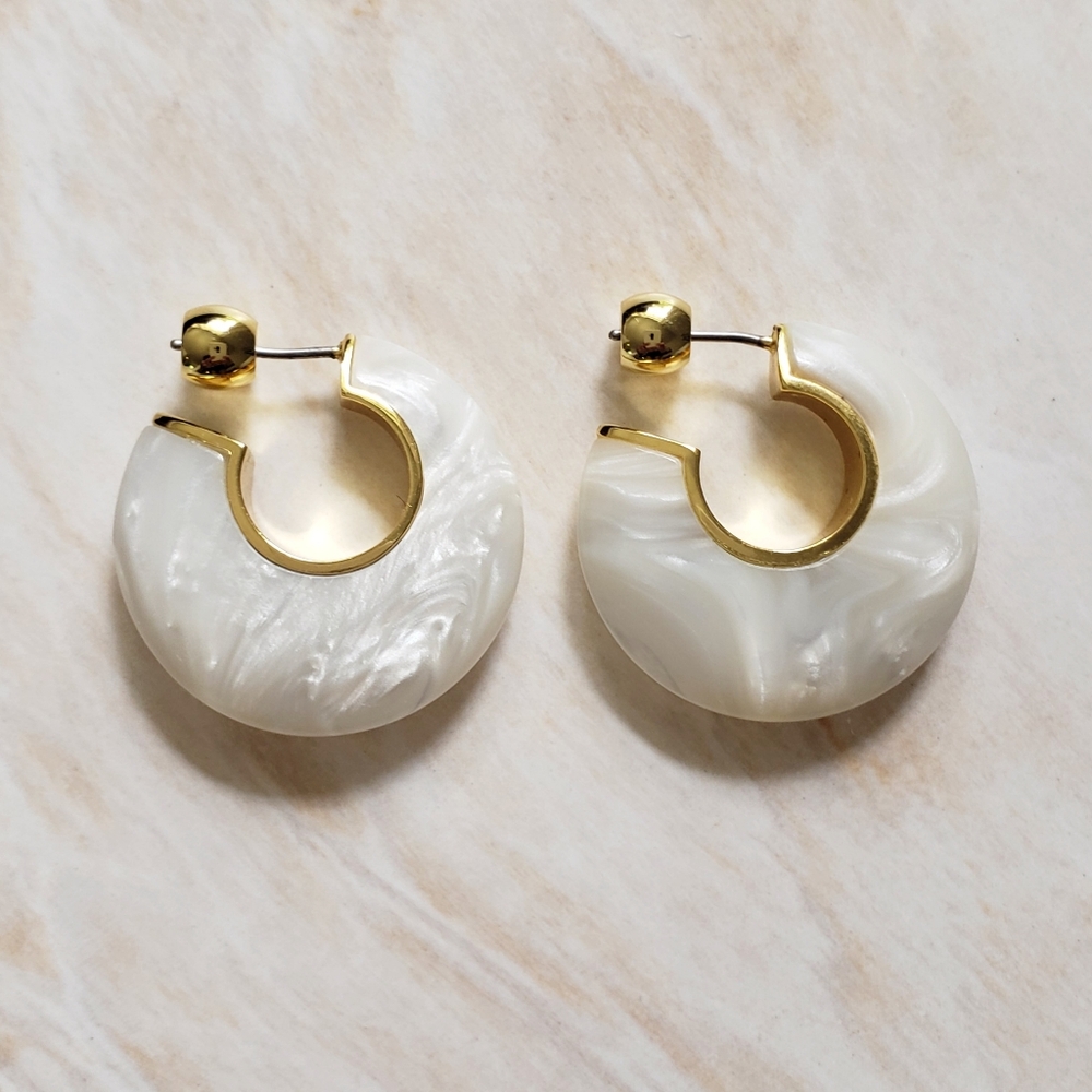 🌟Gorjana Paseo Arc Hoops White Marble 18k Gold Plate Earrings $85🌟